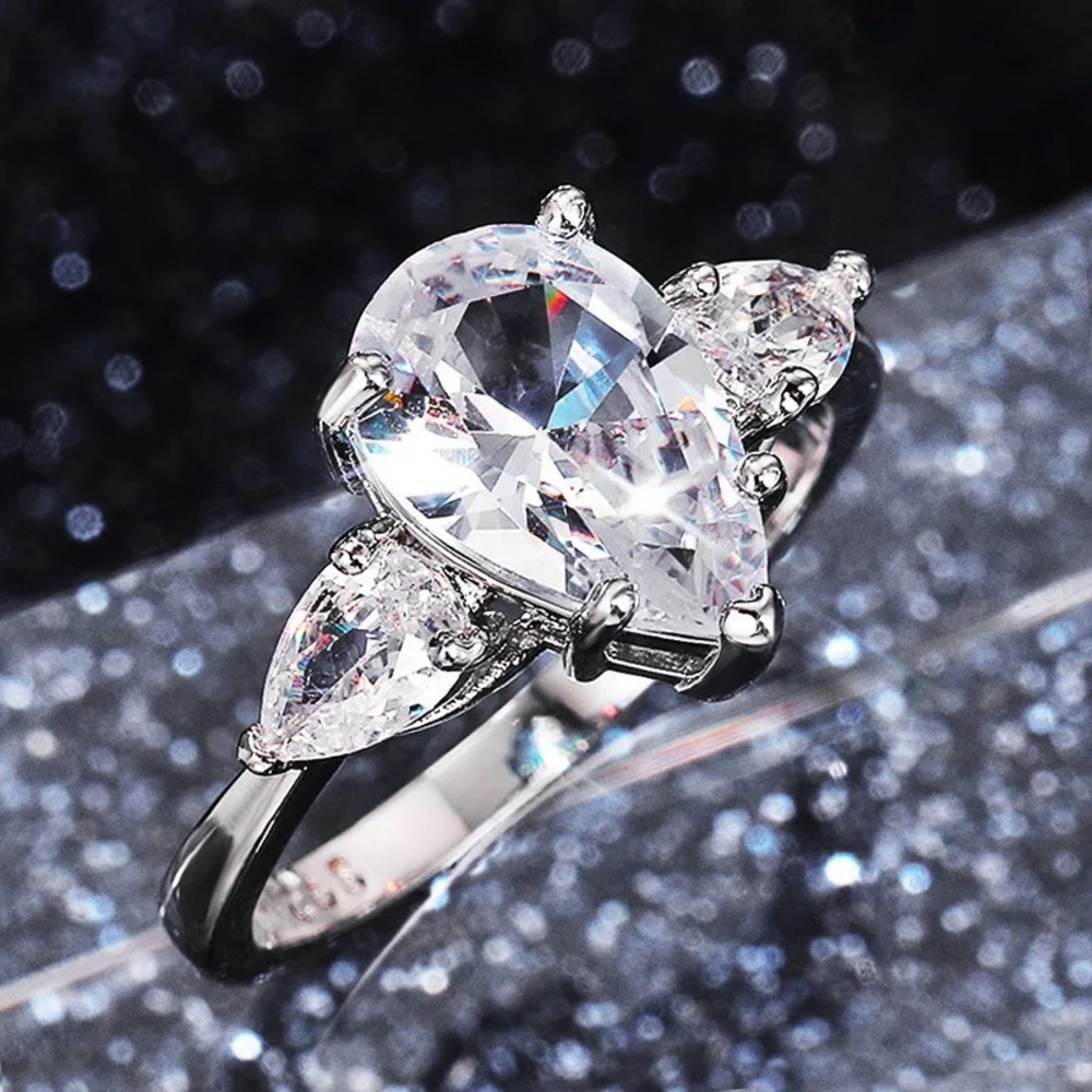 Luxury Ring Sz 7